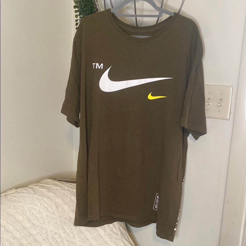Nike Logo T-Shirt